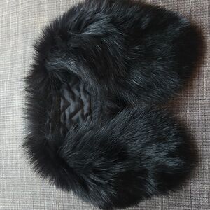 Chic Vintage Black Fur Collar